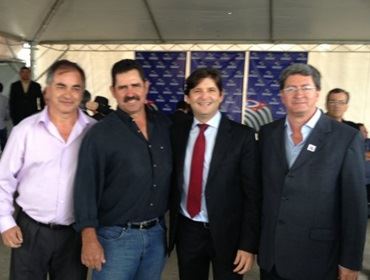 DEPUTADO ANDRE PRADO FIRMANDO COMPROMISSO COM ARANDU