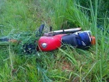 Homem é encontrado morto ao lado de motocicleta em rodovia de Piraju