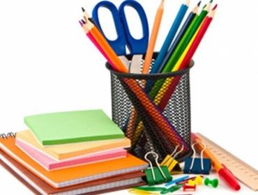 A importância de envolver seu filho na compra do material escolar em meio à crise