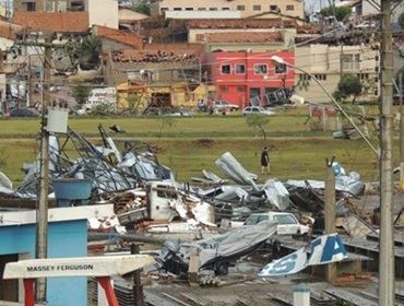 AVARÉ ARRECADANDO DOAÇÕES PARA AS VÍTIMAS DO VENDAVAL OCORRIDO EM TAQUARITUBA