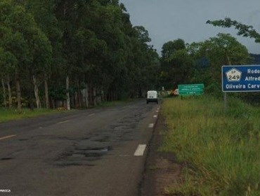 Homem morre em capotamento na SP-249 em Taquarituba