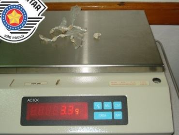 POLÍCIA MILITAR PRENDE HOMEM PELO CRIME DE TRÁFICO DE DROGAS NA CIDADE DE PIRAJU.