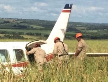Avião que levava Angélica e Luciano Huck faz pouso forçado no MS