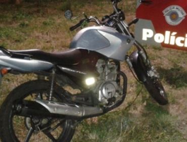 PM localiza motocicleta furtada abandonada