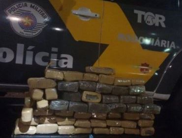 POLICIAMENTO RODOVIARIO APRENDE 43,800 Kg de MACONHA
