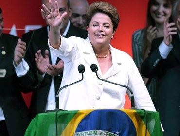 Dilma é reeleita presidente e amplia para 16 anos ciclo do PT no poder