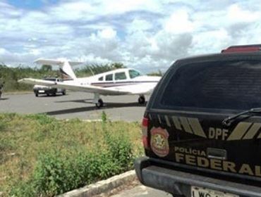 AVIÃO CAI EM OPERAÇÃO CONTRA O TRÁFICO