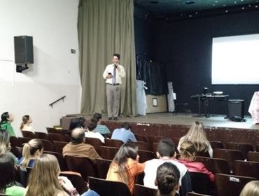 PROFESSOR FORMADO NA FREA MINISTRA PALESTRA PARA MAIS DE 100 ALUNOS