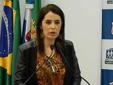Bruna Silvestre cobra agilidade na manutenção da frota escolar