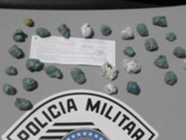 Jovem de 20 anos é preso com porções de maconha em Tejupá