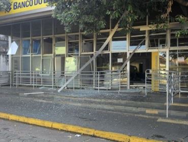 Quadrilha fortemente armada explode caixas eletrônicos em Avaí próximo a Bauru.