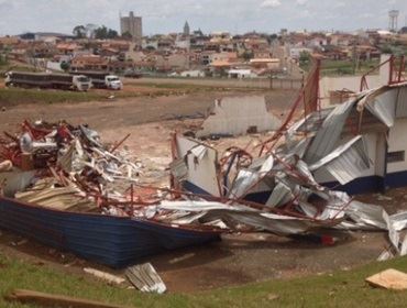   Morador registra nova formação de tornado na região de Taquarituba
