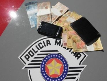 POLÍCIA MILITAR DE ITATINGA FAZ APREENSÃO DE CIGARROS EM RODOVIA VICINAL