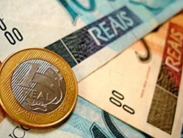 Salários da presidenta e do vice também terão corte de 10%