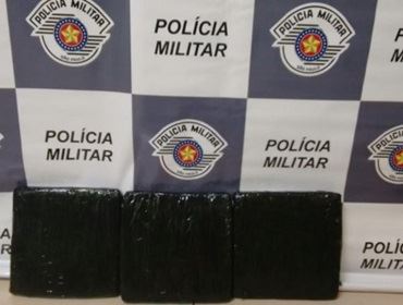 POLICIAMENTO RODOVIARIO PRENDE PASSAGEIRA DE ÔNIBUS COM HAXIXE
