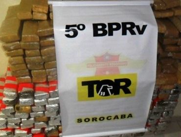 Polícia apreende mais de 300 quilos de maconha na Castello Branco