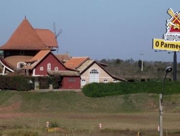 Assaltantes levam R$ 5 mil de restaurante 