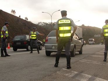 POLÍCIA MILITAR RODOVIÁRIA APREENDE 24.950 MAÇOS DE CIGARROS SEM NOTAS FISCAIS