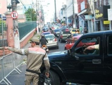 CONGESTIONAMENTO DE TRÂNSITO EM AVARÉ.