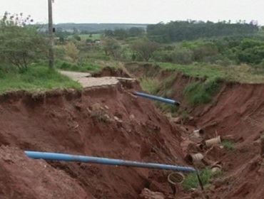 Cratera avança para dois bairros de Avaré e desvaloriza terrenos vizinhos