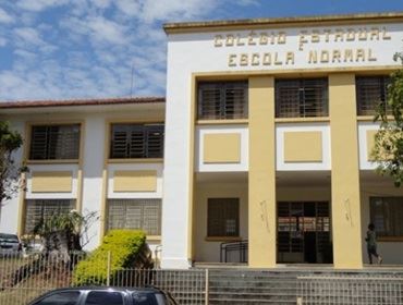 Um adolescente soltou uma bomba em plena sala de aula.