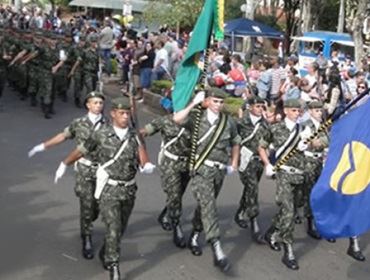 BOTUCATU   MANTEM  SEUS  TRADICIONAIS  DESFILES CÍVICOS.