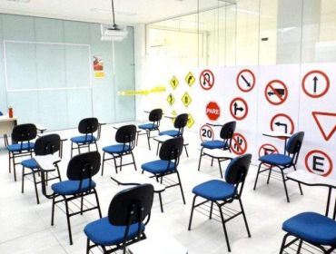 Detran.SP autoriza retomada das aulas teóricas presenciais nos CFCs