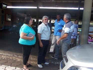 Vereador Barreto ouvindo as reclamações do terminal rodoviário de Avaré