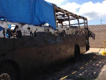 Dois ônibus são incendiados no Bairro Plimec em Avaré