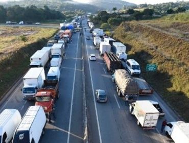 Greve de caminhoneiros anunciada para hoje não é verdade