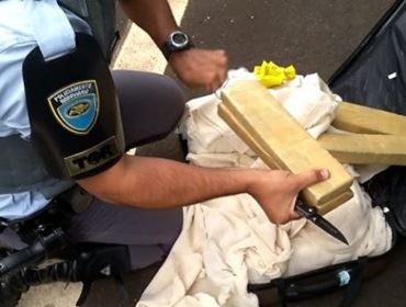 TOR flagra duas mulheres que traficavam 42 tabletes de maconha