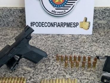 TOR flagra homem armado com pistola e munições em ônibus
