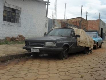 VEÍCULOS ABANDONADOS PELAS RUAS SERÃO GUINCHADOS
