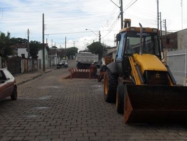 QUASE QUINZE DIAS JORRANDO ÁGUA NA JOSÉ CONSTÂNCIO 