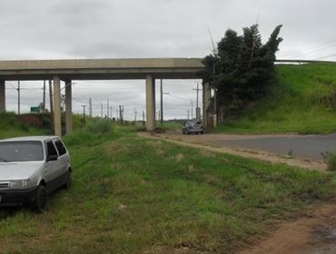 TEM PESSOAS FAZENDO OUTRA ROTA EVITANDO O  TREVO DO BIZUNGÃO