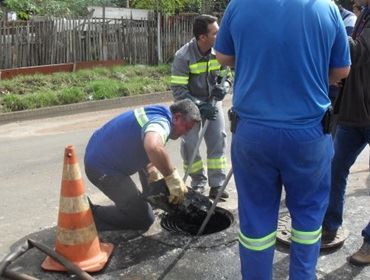 ENTUPIMENTO DE ESGOTO DO PLIMEC ERA UMA GUIA DE SARGETA