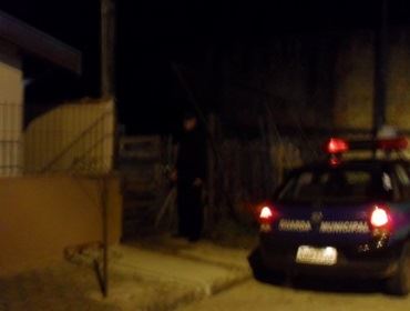 FUNCIONÁRIO DA GUARDA MUNICIPAL FAZENDO USO INDEVIDO DA VIATURA