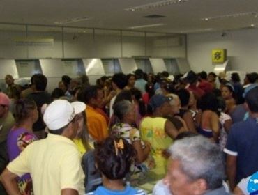 Pagamento do funcionalismo, caixas eletrônicos sem dinheiro para saque.