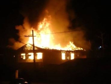 Incêndio destrói uma residência em Arandu.