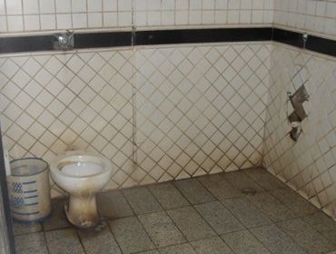 CADEIRANTES NÃO PODEM FAZER USO DE BANHEIROS DAS PRAÇAS EM AVARÉ.