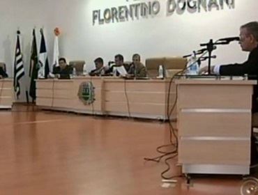 EX VEREADOR DE ITAÍ AGRIDE SECRETÁRIA DA CÂMARA