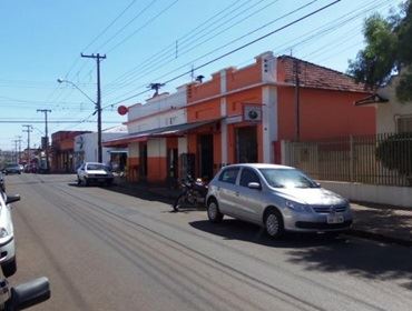 SERÁ PROIBIDO O USO DE OBSTÁCULOS NAS  RUAS GUARDANDO VAGAS PARA CLIENTES.  