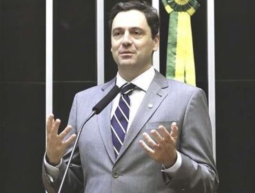 Deputado e cientista político solta o verbo e fala a verdade sobre pesquisas