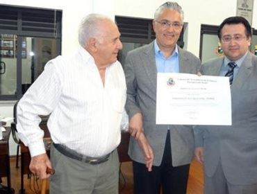 Funerária Nossa Senhora Aparecida recebe homenagens do vereador Roberto Araújo em sessão solene na C
