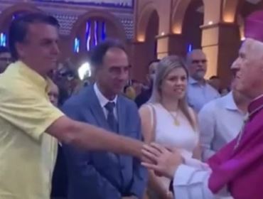 Imagens desmentem narrativas da velha mídia e mostram Bolsonaro abraçado por multidão em Aparecida (