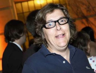 Colunista da Folha atinge o mais baixo nível e chama Laurinha, filha de Bolsonaro, de termo impronun