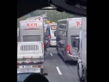 Inconformados, caminhoneiros bloqueiam estradas