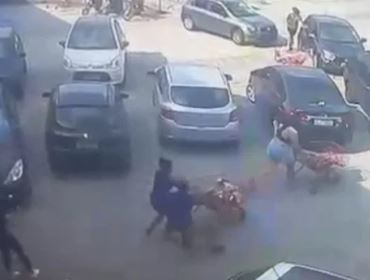 Em cenas chocantes, bando invade comércio e leva fortuna em carnes (veja o vídeo)