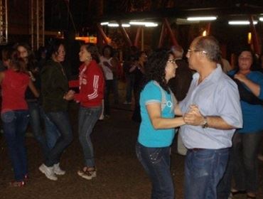 VÂNDALOS ESTÃO PREJUDICANDO O BAILÃO DO LARGO SÃO JOÃO.