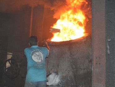 Polícia  Civil de Avaré incinerando drogas
